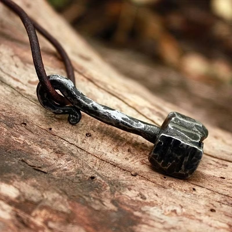 Bonesplitter - Mjolnir Pendant