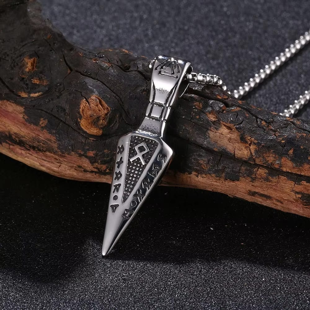 Oathpiercer - Runic Pendant